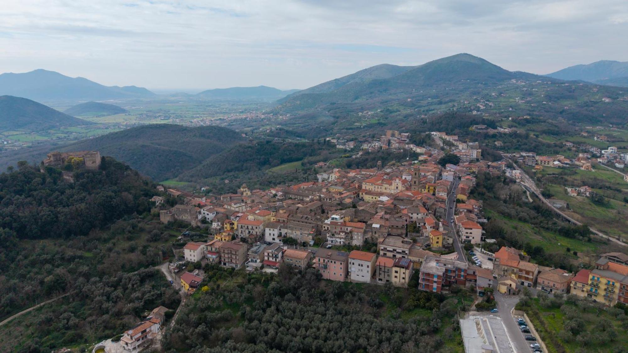 Apartamento Sotto La Torre Caiazzo Exterior foto